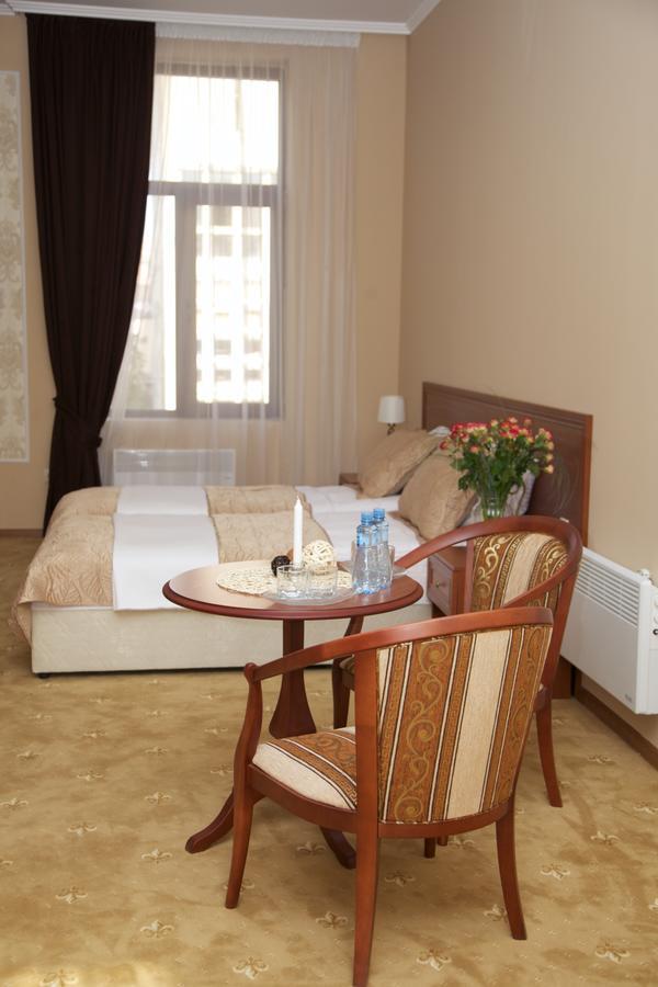 סוקהום Dioskuria Hotel מראה חיצוני תמונה