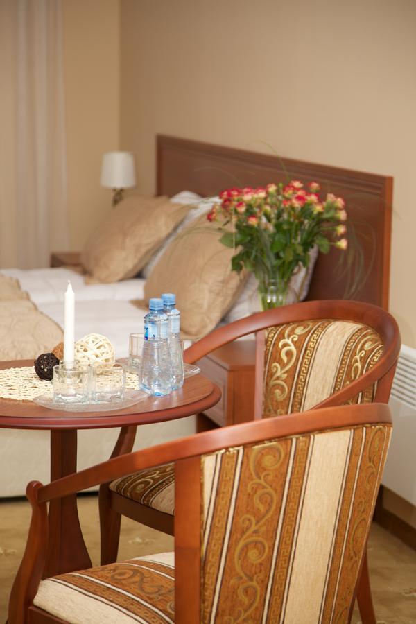 סוקהום Dioskuria Hotel מראה חיצוני תמונה