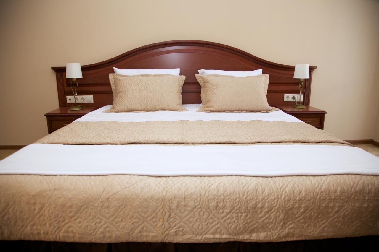 סוקהום Dioskuria Hotel מראה חיצוני תמונה