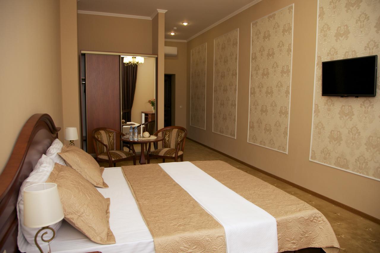 סוקהום Dioskuria Hotel מראה חיצוני תמונה