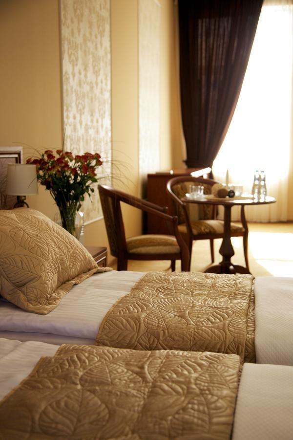 סוקהום Dioskuria Hotel מראה חיצוני תמונה