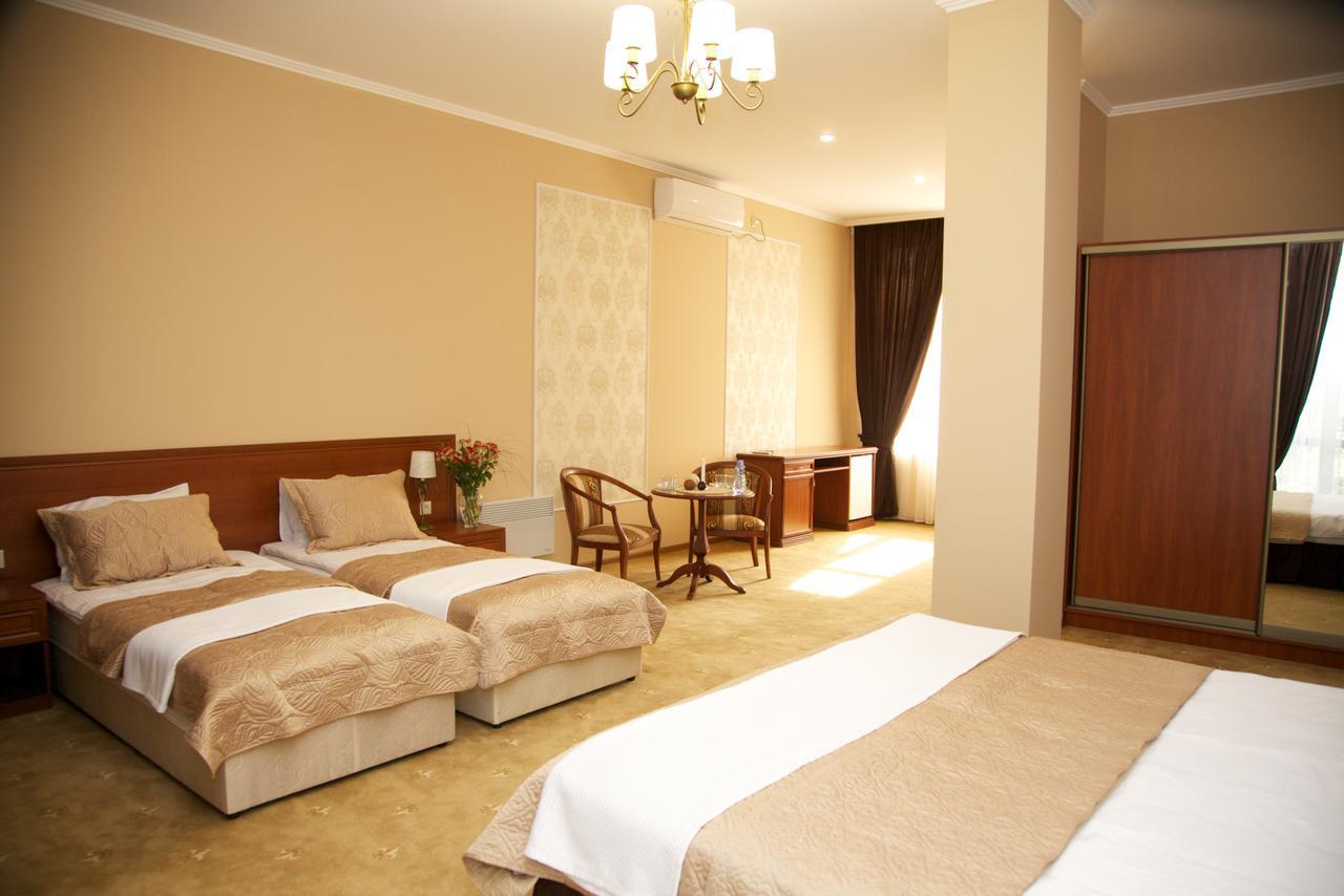 סוקהום Dioskuria Hotel מראה חיצוני תמונה