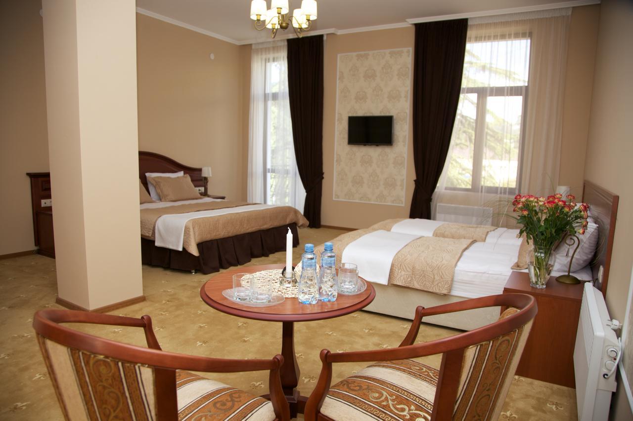 סוקהום Dioskuria Hotel מראה חיצוני תמונה