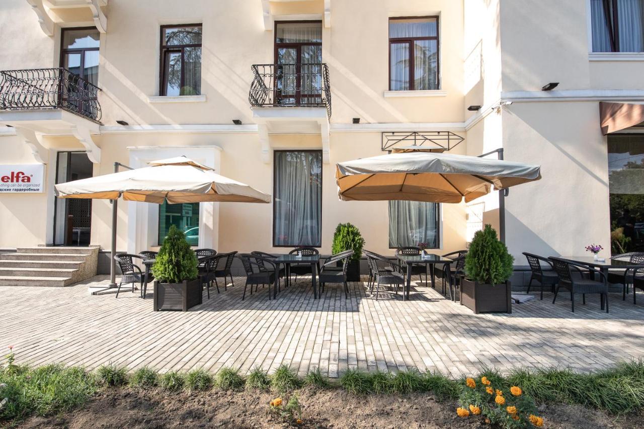 סוקהום Dioskuria Hotel מראה חיצוני תמונה